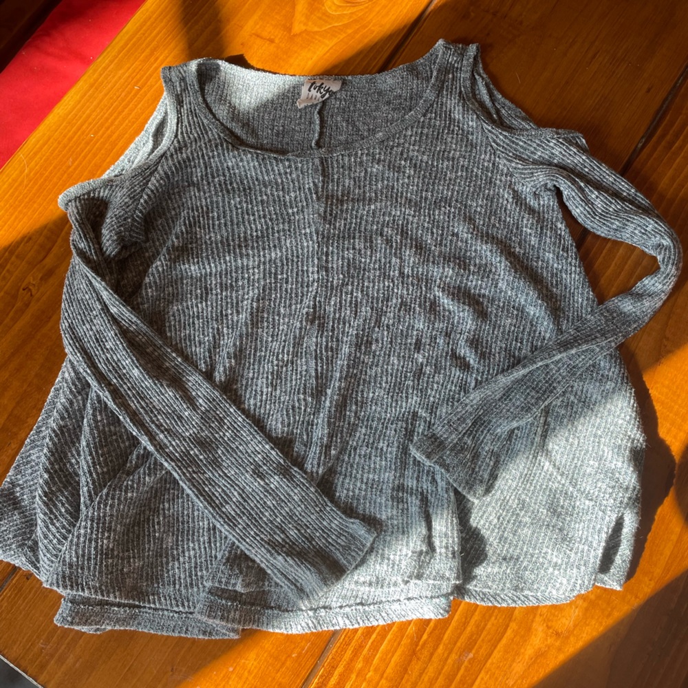 Tokyo Darling xs grey no shoulder long sleeve shirt